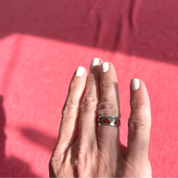 Vintage Southwestern Silver Turquoise & Coral Inlay Infinity Band. Size 4.5 - Picture 11 of 14